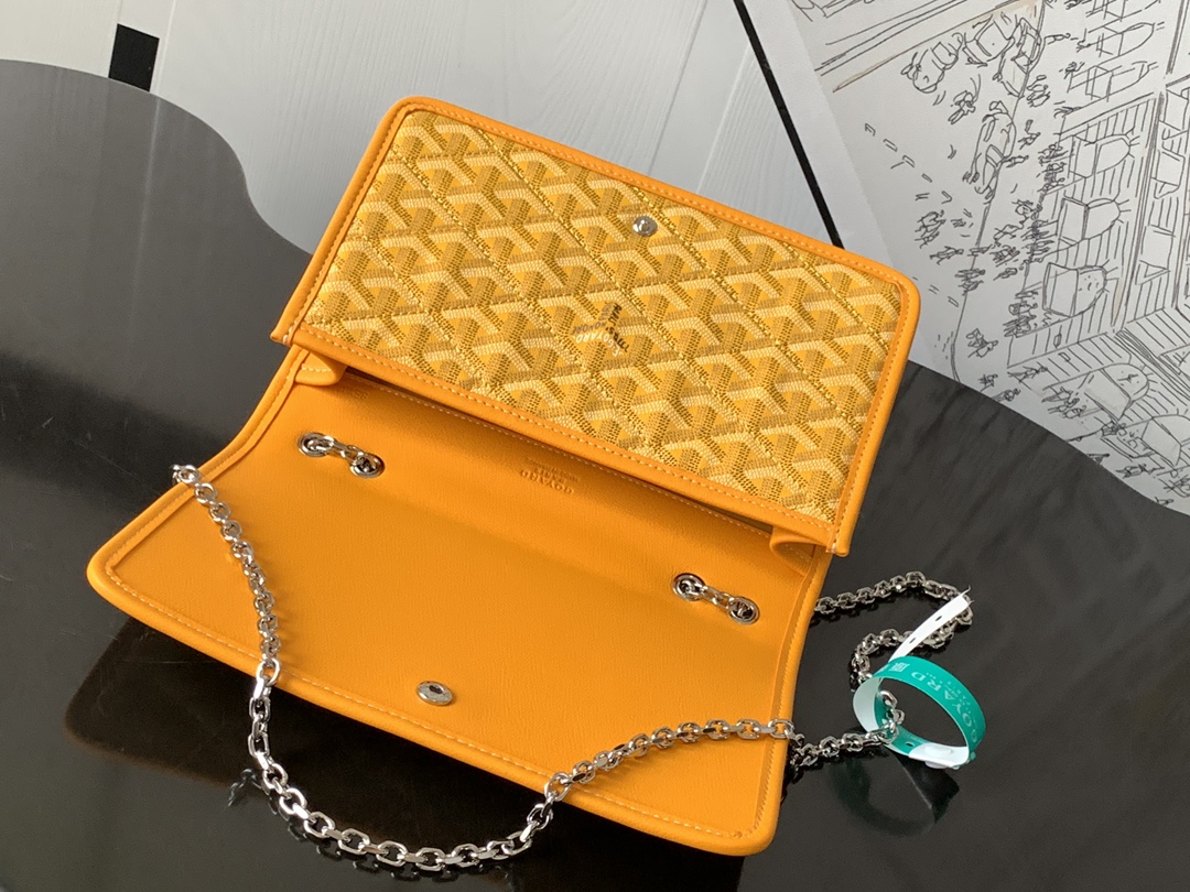 Alexandre Iii Shoulder Bag In Yellow